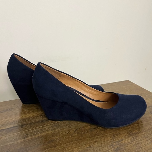 Chinese Laundry Nima Wedge Pump Elegant Navy Excellent Condition Women’s Sz 6.5 - Picture 4 of 10